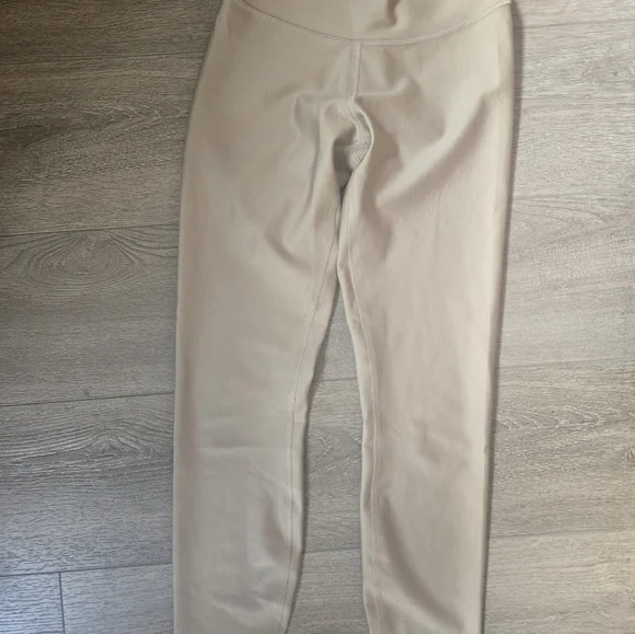 ALO Yoga Beige Leggings - Picture 3 of 9